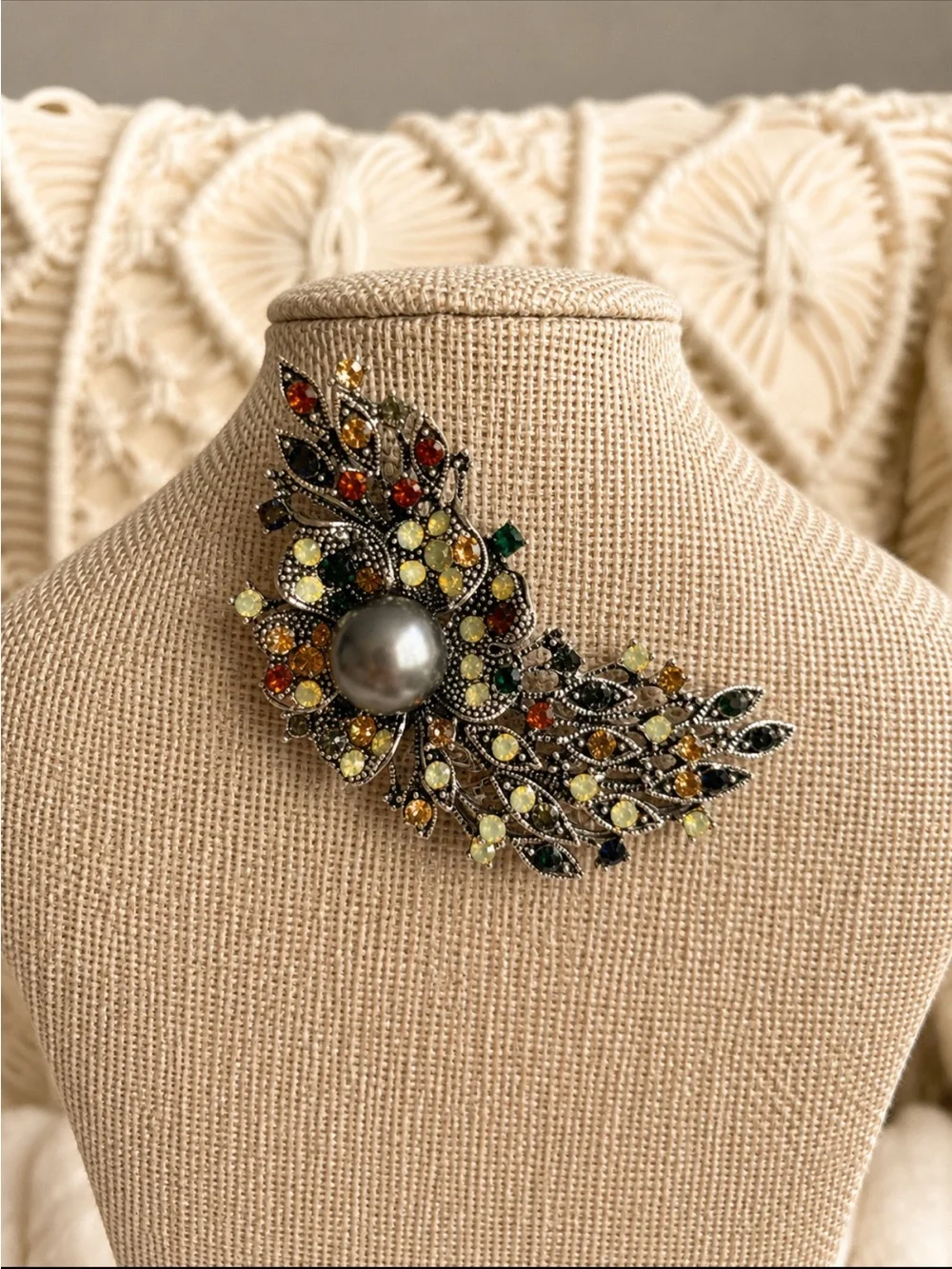 ✨ NWOT Vintage Style Rhinestone Feather Brooch Pin | Statement Pearl Accent ✨